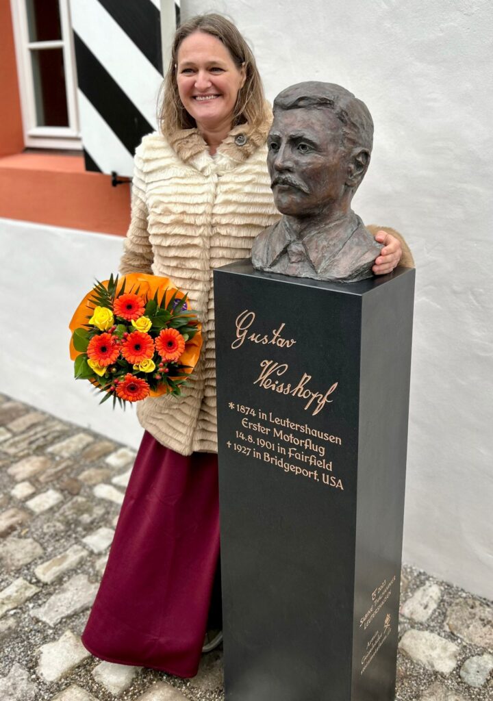 Bronze bust of aviation pioneer Gustav Weisskopf in Leutershausen, sculpted by Sabine Thalhammer